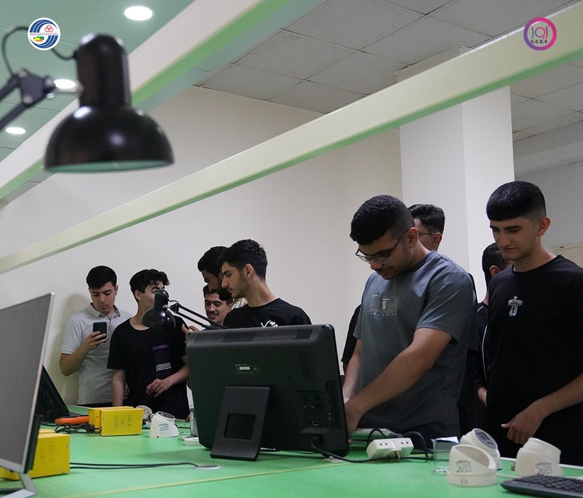 زيارة مجموعة من طلبة قسم علوم الحاسبات في الجامعة التكنولوجية